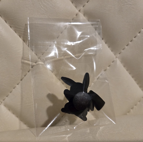 3/$10 Waving Pikachu Croc Charm Pokemon - Picture 2 of 2
